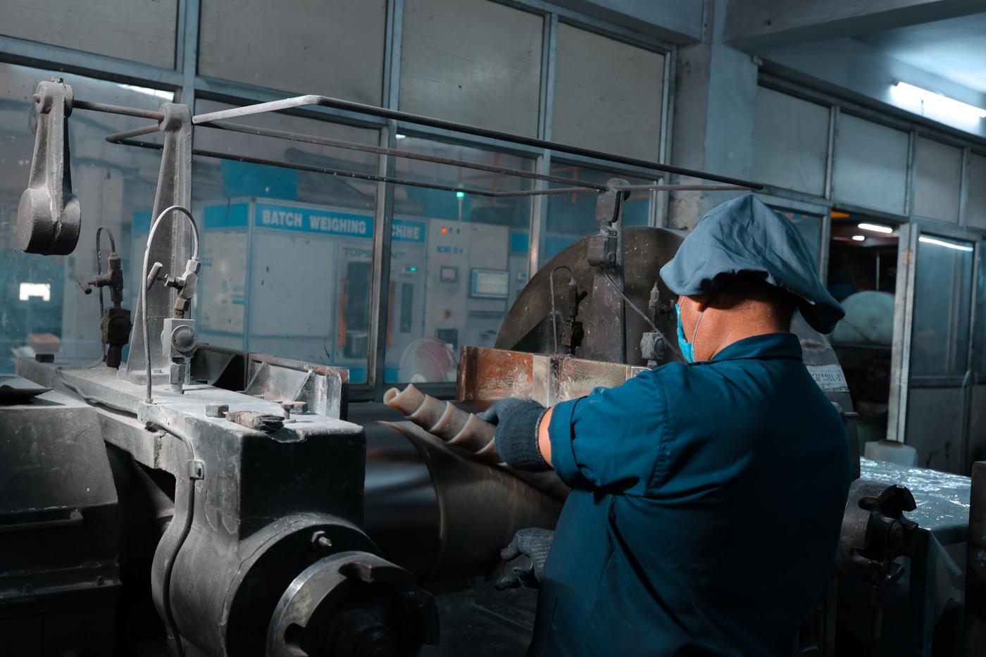 Harkesh Rubber compounding floor